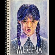 Merlina . % Celina Saavedra tarafından hazırlanan Renkli Kalem Çizimi, Çizim, Portre Çizimi, Ve Eskiz defteri projesi - 08.08.2025