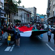 Ressitrando un Protesta. Un projet de Photographie, Postproduction photographique, Photographie extérieure , et Photographie documentaire de pabloj_cardenas - 17.08.2025