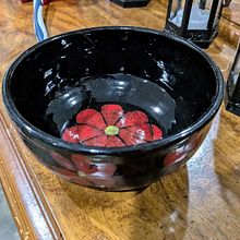Red Flowers . Un progetto di Artigianato, Belle arti, Design di accessori e Ceramica di karynsweet - 19.08.2025