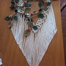 Tapiz de Hojas en Macrame. Un progetto di Artigianato, Fiber Art, Interior Design, Macramè e Textile Design di Graciela Scaro - 29.08.2025