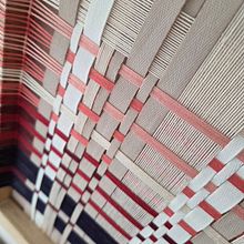 Pieza decorativa con hilos. Artesanato, Tecido, Design e fabricação de móveis, Interiores, Design têxtil, e Tecelagem projeto de lalisanmiguel - 29.08.2025