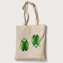 Ilustración de escarabajo. Un proyecto de Dibujo artístico, Ilustración botánica, Ilustración naturalista				 y Pintura a la acuarela de Mel E. - 30.08.2025