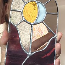 Mi proyecto para el curso de vitrales . % Coquita Cocconi tarafından hazırlanan Aksesuar Tasarımı, Dekoras, on, Kendin Yap, Ve İç Tasarım projesi - 09.05.2025