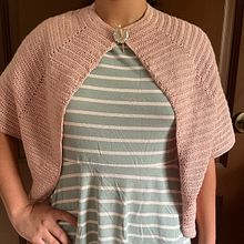 Chal rosa. Crochet, Fashion Design, DIY, Fiber Arts, and Textile Design project by Walter Andrade Mendoza - 09.23.2025