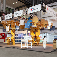 V128 - Diseño STAND Saló del Ensenyament LCI Barcelona. Un projet de Conception de produits, Design d'intérieur, Design graphique, Illustration numérique, Dessin, Design , 3D, Créativité, Modélisation 3D, Gestion de la conception, Design d'espace , et Retail design de zos studio - 25.09.2025
