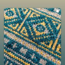 Cuello Tejido jaquard. Un proyecto de Diseño de complementos, DIY, Diseño de moda, Tejido, Tejido de punto y Diseño textil de Iñaki Peña Perez - 29.09.2025