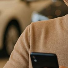 Say It with a Text: Better Dealership Communication. Business projeto de Robert Holland - 29.09.2025