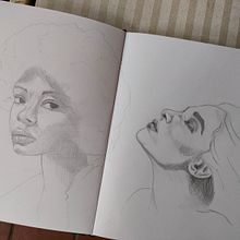 Ritratti di donne. Un projet de Dessin artistique, Dessin, Dessin de portrait, Carnet de croquis , et Esquisse  de saraforlani83 - 15.10.2025