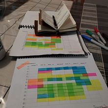 Técnicas de Gestión de Tiempo para Creadores y Crativos. Un progetto di Consulenza creativa, Management, produttività, Br, ing, Br, identit, Marketing digitale, Stor, telling, Comunicazione, Social media, Cinema, video e TV, Br, Strateg, Cop, writing, Video editing, Postproduzione audiovisiva, Scrittura di narrativa non-fiction, Creazione di Contenuti con IA, Script, Web development, Gestione di un portfolio e Intelligenza Artificiale di Eduardo Banda Olivares - 22.10.2025
