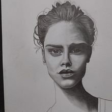 O retrato de se redescobrir e explorar novos talentos.. Un proyecto de Bellas Artes, Dibujo, Dibujo a lápiz, Dibujo anatómico, Dibujo artístico, Dibujo de Retrato e Ilustración tradicional de Joice Zardo - 24.10.2025
