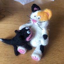 Nekokichi the cat and his little friend catfish Nyamazu . Needle Felting project by Mei Dos Reid - 11.01.2025