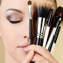 VELÍSE. Makeup, Instagram Marketing, Digital Marketing, and Product Design project by Salomé Valencia Escobar - 11.02.2025