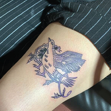 livia's bird . Un proyecto de Ilustración tradicional, Diseño de tatuajes e Ilustración botánica de larissarcarvalho36 - 04.11.2025