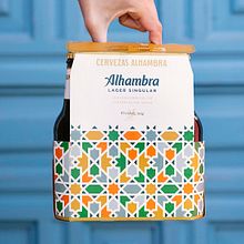 Alhambra Lager Singular. Un proyecto de Diseño gráfico, Br, ing e Identidad y Packaging de José Manuel Fuentes Muñoz - 06.11.2025