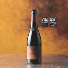 Alhambra Reserva Baltic Porter. Un proyecto de Diseño gráfico, Br, ing e Identidad y Packaging de José Manuel Fuentes Muñoz - 06.11.2025