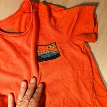 Upcycling con bordado. Un projet de Broderie, Couture, St, lisme, DIY, Upc, cling , et Design textile de Casandra Riera Ribas - 08.11.2025