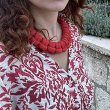 Mother and baby friendly necklace . Un proyecto de Artesanía, Diseño de jo, as, Macramé y Diseño textil de Ezgi Arıncı - 20.11.2025
