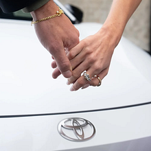 Toyota C-HR x Millie Savage. Un proyecto de Fotografía, Post-producción fotográfica , Retoque fotográfico, Fotografía Lifest, le, Fotografía de moda y Fotografía publicitaria de Leanne Wilson - 25.11.2025