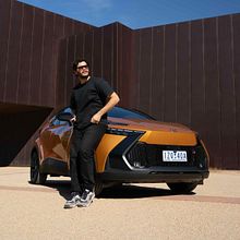 Toyota C-HR x Nathan McGuire. Un proyecto de Fotografía publicitaria, Fotografía Lifest, le, Vídeo, Edición de vídeo, Realización audiovisual, Redes Sociales y Post-producción fotográfica de Leanne Wilson - 25.11.2025