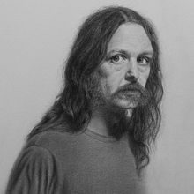 Realistic Portrait with Graphite Pencils. Een project van  Beeldende kunst,  Tekening, Tekening met potlood, Traditionele illustratie,  Portrettekening, Realistische tekening,  Artistieke tekening,  Schetsen y Anatomisch tekenen van Corinna Kern - 27.11.2025