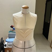 Pattern draping project. Een project van  Modeontwerp, Patroonontwerp en kleermakerij y Naaiwerk van vanessa_sabbagh - 27.11.2025