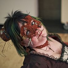 Cosplay - La reine Onyria. Een project van Ontwerp van accessoires, Craft,  Scenografie,  Creativiteit, Borduurwerk y Naaiwerk van Roxane Onyria - 02.12.2025