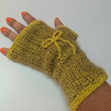 Lemon & Green Mohair Mitts. Un projet de Crochet, St, lisme, Art textile , et Design textile de Claudia Huertas - 08.12.2025