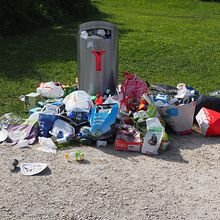 La Acumulación de Basura en el Vecindario. Creative Consulting, Cop, writing, Creativit, Stor, and telling project by derek_navarro_sfm - 12.10.2025