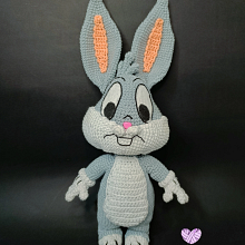 Bugs Bunny crochet . Un projet de Amigurumi, Artisanat, Crochet, DIY, Art textile, Design textile , et Conception de jouets de Daniela Monroy - 11.12.2025
