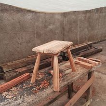 Side table. Artesanato, DIY, Design e fabricação de móveis, e Marcenaria projeto de andreramires - 29.12.2025