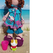 Mi muñeca Amelia y su gatica Lulu de viaje en la playa . Amigurumi, Artesanato, Crochê, Tecido, Design têxtil, e Design de brinquedos projeto de Camilo Granadillo - 02.01.2026