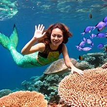 A Mermaid Underwater. Un projet de Animation avec IA, Création de Contenu avec IA, Animation, Intelligence Artificielle, Postproduction audiovisuelle, Motion design, VFX, Vidéo, Édition Photo et Vidéo avec IA , et Génération de Vidéos de Incek Gumok - 05.01.2026