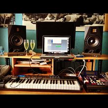 REQUESON. Music, and Music Production project by danielgonzalezolivares - 01.06.2026