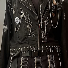 1018 Safety Pin Punk Outfit. Un projet de St , et lisme de Larissa Karl - 06.01.2026