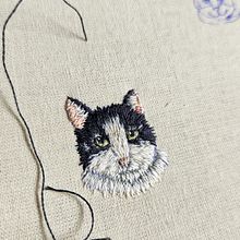 Mini Bordado de Pet . Embroider, Jewelr, Design, and Textile Design project by Daniely Souza - 01.12.2026