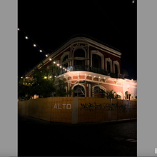 El edificio de la esquina. Un projet de Photographie numérique, Photographie artistique, Photographie lifest, le, Photographie de portrait , et Autoportrait photographique de mirandajosseline - 13.01.2026