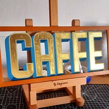 Cartel Decorativo con Dorado a la Hoja . Kaligrafi, Huruf Digital, Menggambar, Huruf Tangan, Dan Huruf proyek oleh Ric Garbini - 02.01.2026