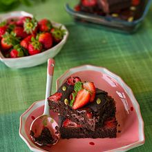 Proyecto final: Brownie con fresas. Digital Photograph, Food Photograph, Instagram Photograph, Lifest, le Photograph, Mobile Photograph, Photo Retouching, Photograph, Product Photograph, Social Media, Food St, and ling project by Ana Arocas - 02.17.2026