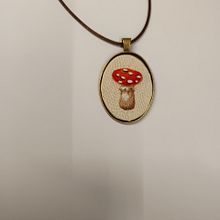 ricamo in miniatura. Embroider, Jewelr, Design, and Textile Design project by Giorgia Cegna - 04.01.2026