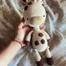 Rafa la jirafa . Un projet de Artisanat, Conception de jouets, Crochet, Amigurumi , et Design textile de Eva Meza - 04.04.2026
