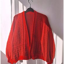 Cárdigan estilo romántico a crochet. Un projet de Crochet, DIY, St, lisme, Art textile , et Design textile de Keli - 06.04.2026