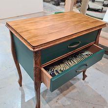 La mesa de noche. Arts, Crafts, DIY, Furniture Design, Making, Furniture Restoration, Upc, cling, Interior Design, Upc, cling, and Woodworking project by Nadezhda Kondratova - 05.02.2026