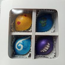 Bombones inspirados en pokemon. Projekt z dziedziny DIY, Stylizowanie Żywności i Czekolada użytkownika Claudia E. Rico Villamil - 02.05.2026