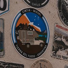 Diseño de Identidad Rutera - Sticker "Overlander TDF". Un proyecto de Ilustración digital, Diseño gráfico, Ilustración vectorial y Dibujo de Jimena Rosita Soria - 22.05.2026