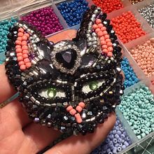 Dark Kitty. Un proyecto de Bordado, Decoración de interiores, Diseño de complementos y Diseño textil de Karina Oteíza Salazar - 06.06.2026