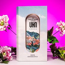 Catálogo recetario pop-up UNA VODKA. Un proyecto de Diseño, Branding e Identidad, Diseño editorial, Encuadernación y Narrativa de Silvia Hijano Coullaut (Libracos) - 04.07.2026