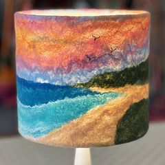 Lampenschirm aus Nassfilz, inspiriert von einem Sonnenuntergang am Strand