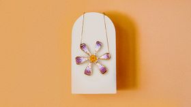 Proyecto guiado: Joyería floral con cuentas y técnicas de metal. Un curso de Craft y Moda de Cora Carroll