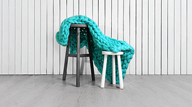 Guided Course: Knit an XL blanket by hand with dyed wool. Craft course by Javiera Ortiz