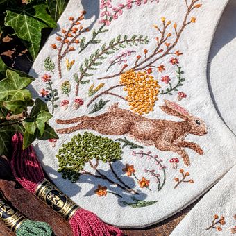 Gola de Lebre Bordada. Bordado, e Costura projeto de bethaneekay11 - 21.03.2025